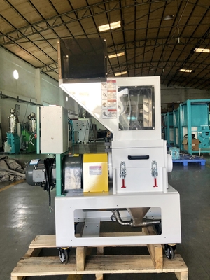 Plastik Yolluklar İçin 3 Fazlı Öğütücü Kırıcı Kırma Makinesi Yavaş Hız