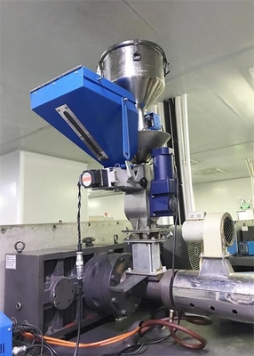 Pnömatik Plastik Karıştırma Makinesi Masterbatch Renk Katkı Hacimsel Dozlayıcı