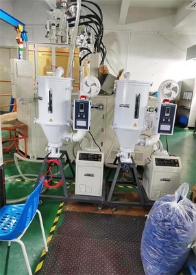 Büyük ölçekli üretim için plastik nemsizleştirme hopper kurutma makinesi kurutma silo gri renk