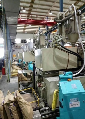 Otomatik Besleme Vakumlu Otomatik Yükleyici Plastik Malzeme Granülleri Reçine Haznesi