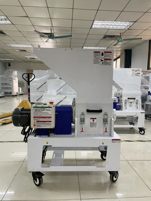 Plastik Yolluklar İçin 3 Fazlı Öğütücü Kırıcı Kırma Makinesi Yavaş Hız