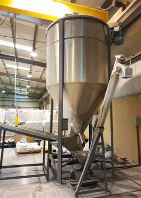 Plastik karıştırma kurutucu 3.75 -7.5KW motorlu vida ile karıştırma makinesi