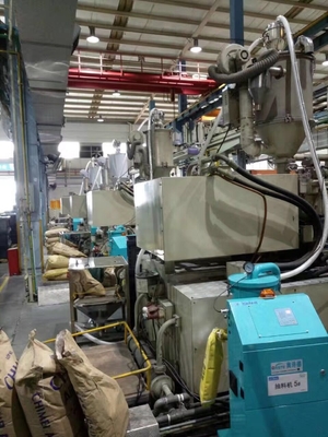 Çevre Renkli Plastik Otomatik Yükleme Makinesi Hazne Yükleyici